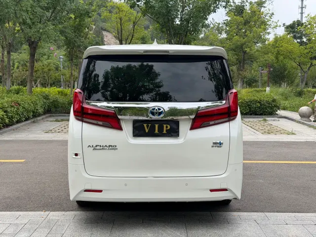 Toyota Alphard — Фото автомобиля 26