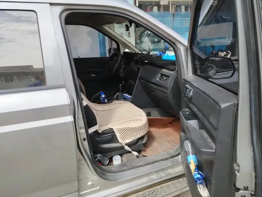 Wuling Motors Wuling Hongguang PLUS 2020 1.5L Manual Standard 5-seater — Фото автомобиля 8