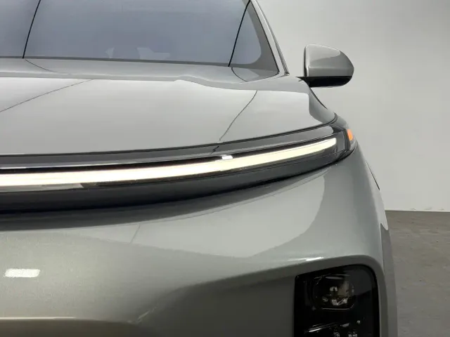 Li Auto L8 — Фото автомобиля 12