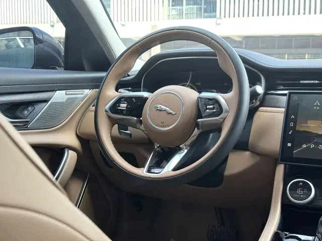 Jaguar XFL — Фото автомобиля 6