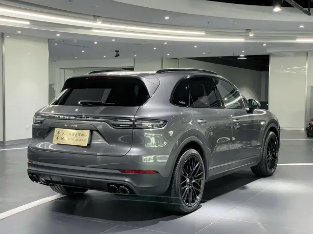 Porsche Cayenne — Фото автомобиля 14
