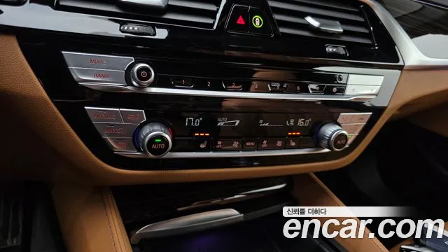 BMW 5 Series G30 — Фото автомобиля 24