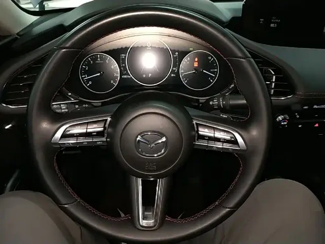 Mazda Axela — Фото автомобиля 10