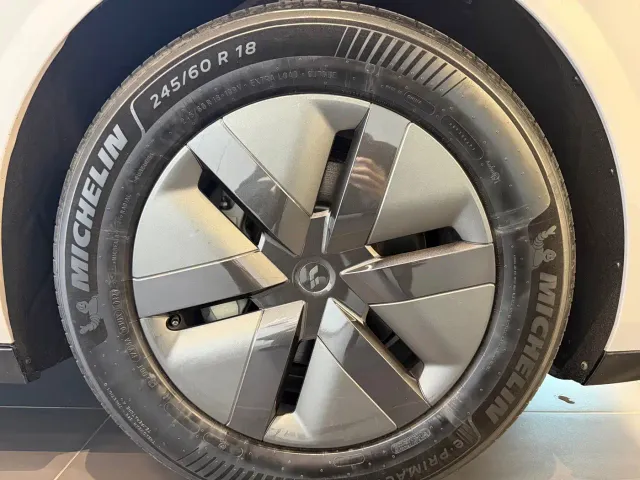 Li Auto MEGA — Фото автомобиля 7