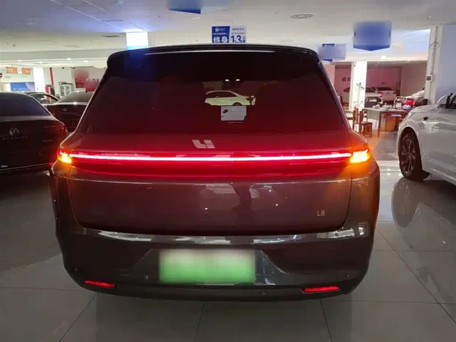 Li Auto L8 — Фото автомобиля 5