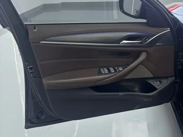 BMW 5 Series — Фото автомобиля 8