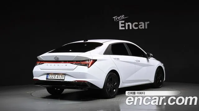 Hyundai Avante CN7 — Фото автомобиля 2