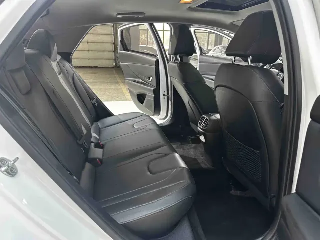 Hyundai Elantra — Фото автомобиля 13