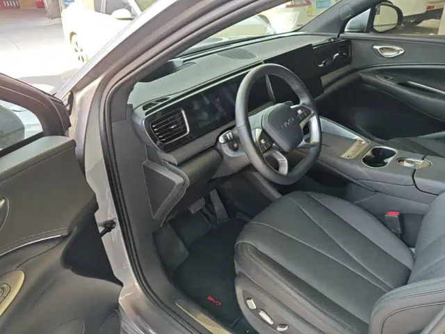 BYD Sealion 06 — Фото автомобиля 15