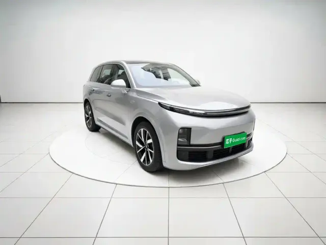 Li Auto L8 — Фото автомобиля 24