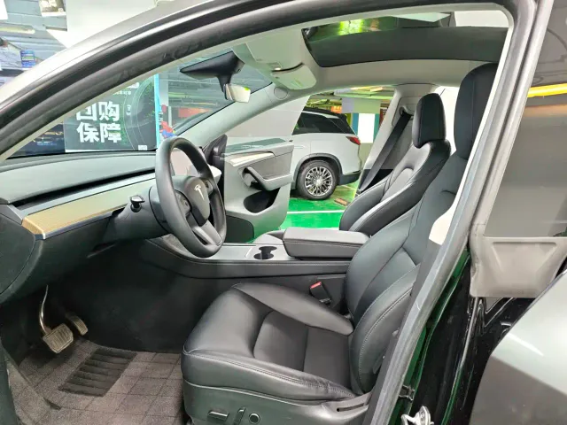 Tesla Model Y — Фото автомобиля 13