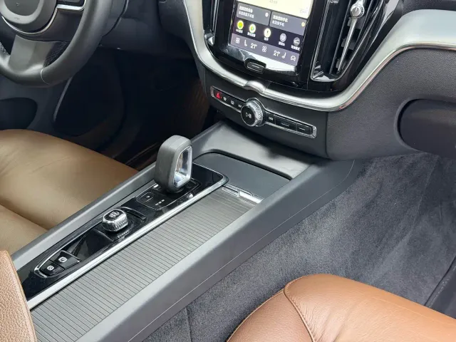 Volvo XC60 — Фото автомобиля 7