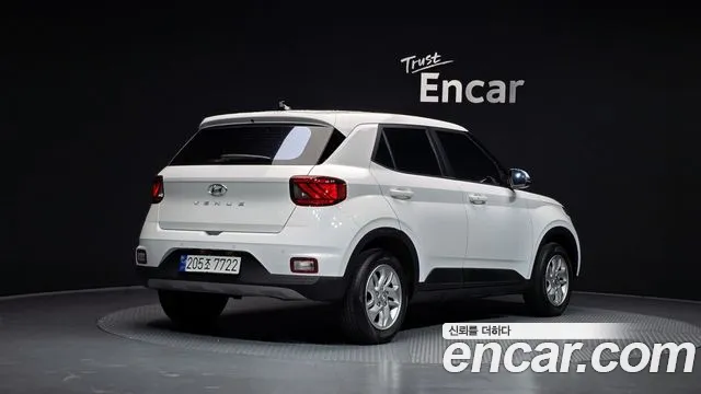 Hyundai Venue — Фото автомобиля 2