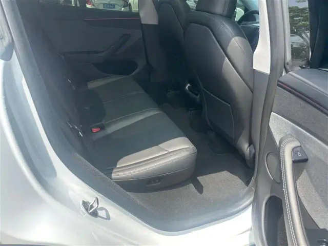 Tesla Model Y — Фото автомобиля 14