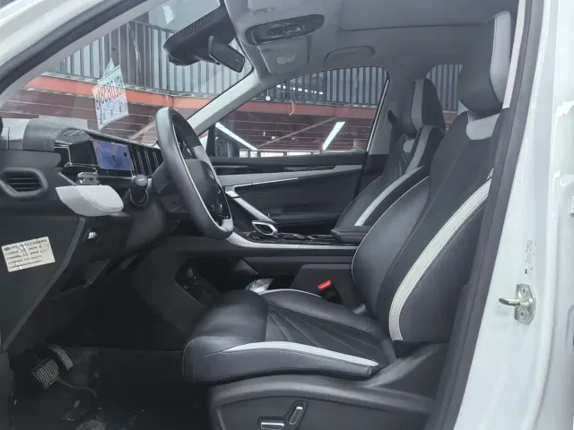 Geely Boyue L — Фото автомобиля 4