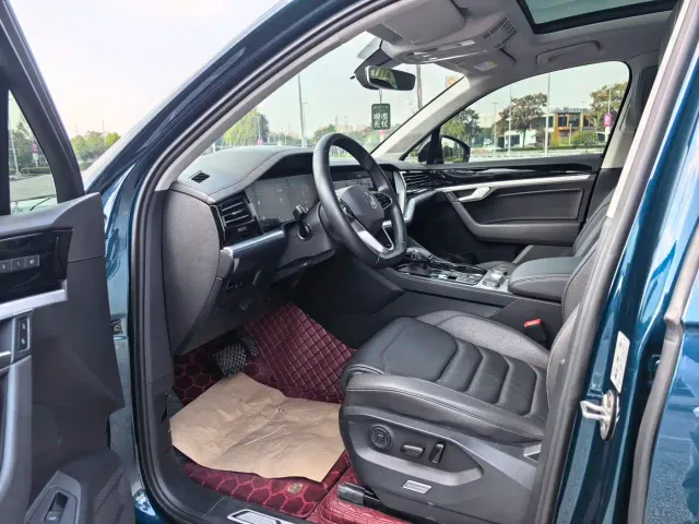 Volkswagen Touareg — Фото автомобиля 8