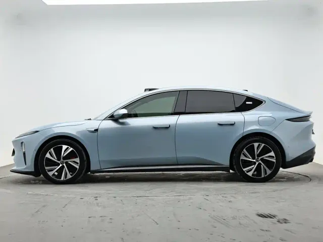 Nio ET5 — Фото автомобиля 6