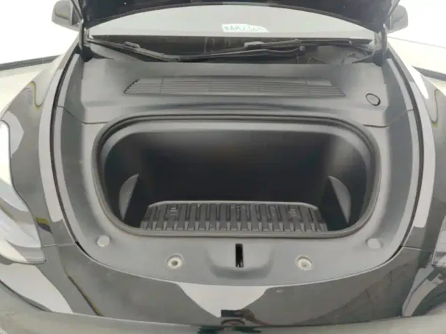 Tesla Model Y — Фото автомобиля 10