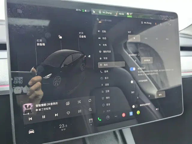 Tesla Model Y — Фото автомобиля 21