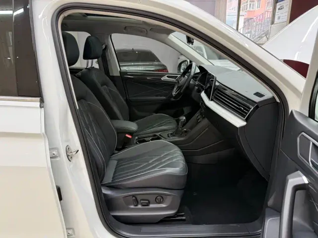 Volkswagen Tiguan L — Фото автомобиля 19