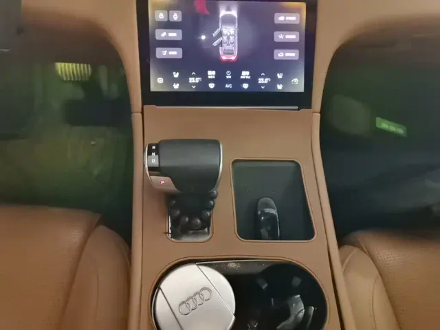 Li Auto ONE — Фото автомобиля 13