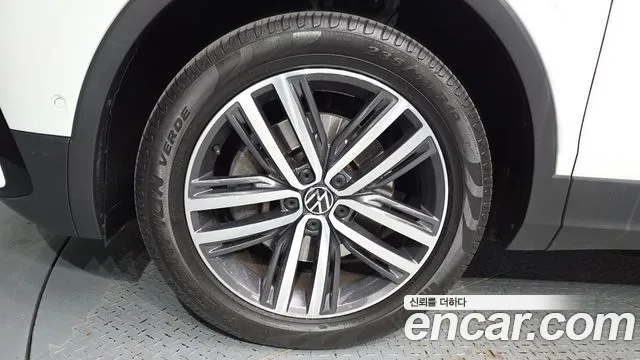 Volkswagen Tiguan — Фото автомобиля 5