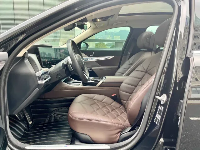 BMW 7 Series — Фото автомобиля 7