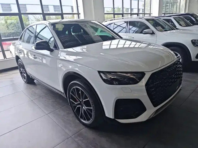 Audi Q5L Sportback — Фото автомобиля 3