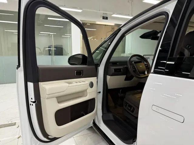 Li Auto MEGA — Фото автомобиля 8