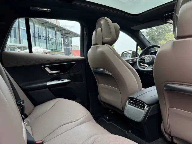 Mercedes-Benz EQE SUV — Фото автомобиля 11