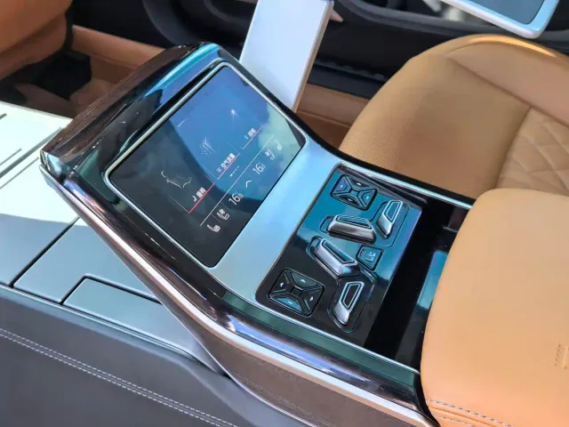 Audi A8 — Фото автомобиля 16