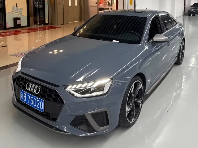 Фотография автомобиля — Audi A4L
