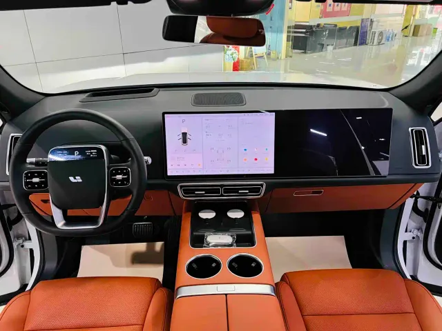 Li Auto L7 — Фото автомобиля 9
