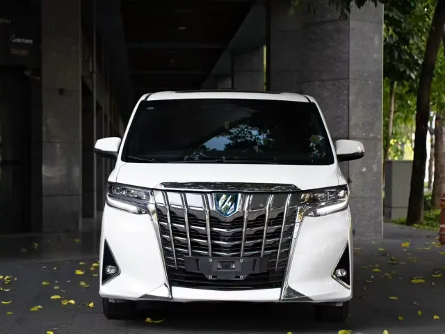 Toyota Alphard — Фото автомобиля 2