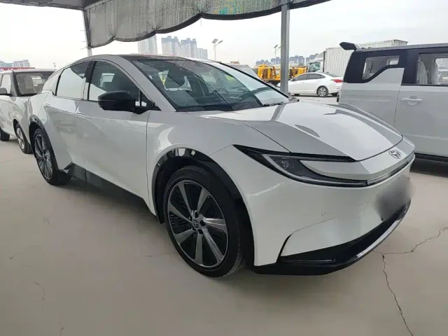 Toyota bZ5 — Фото автомобиля 3