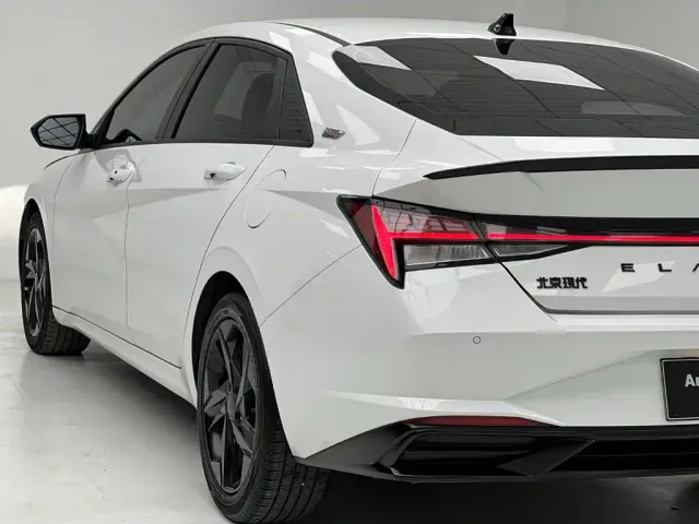 Hyundai Elantra — Фото автомобиля 20