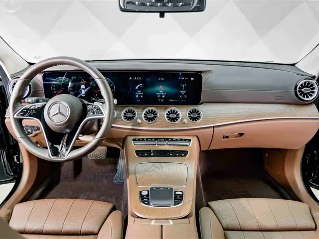 Mercedes-Benz E-Class — Фото автомобиля 10