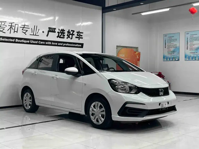 Honda Fit — Фото автомобиля 3