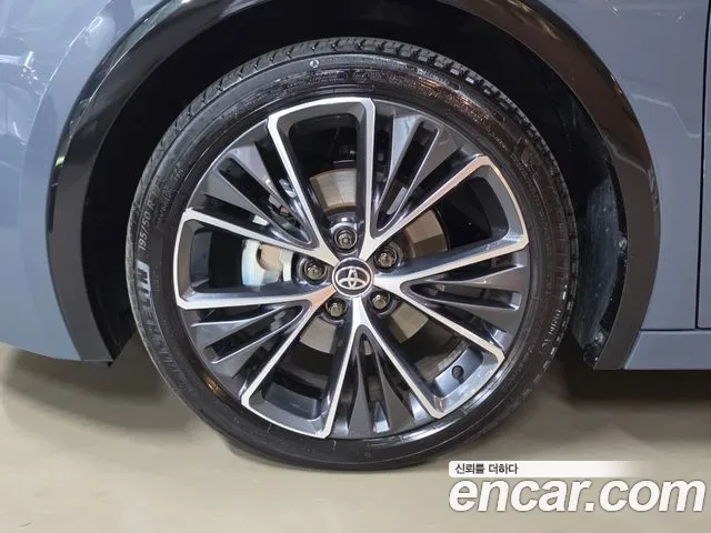 Toyota Prius Generation 5 — Фото автомобиля 5