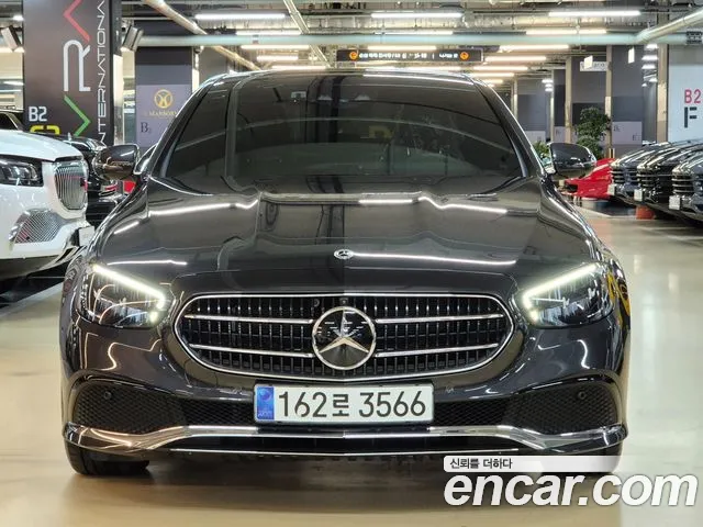 Mercedes-Benz E-Class — Фото автомобиля 3