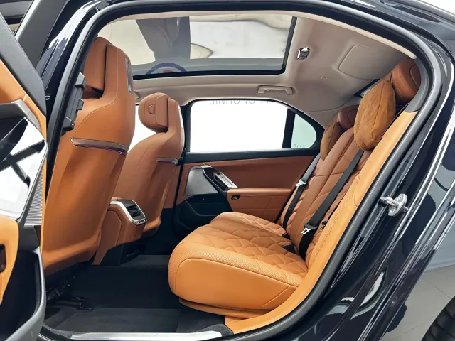 BMW 7 Series — Фото автомобиля 14