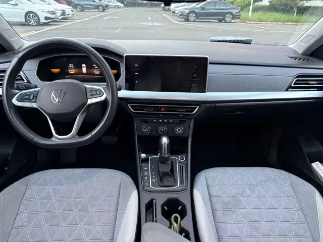 Volkswagen Lavida — Фото автомобиля 11