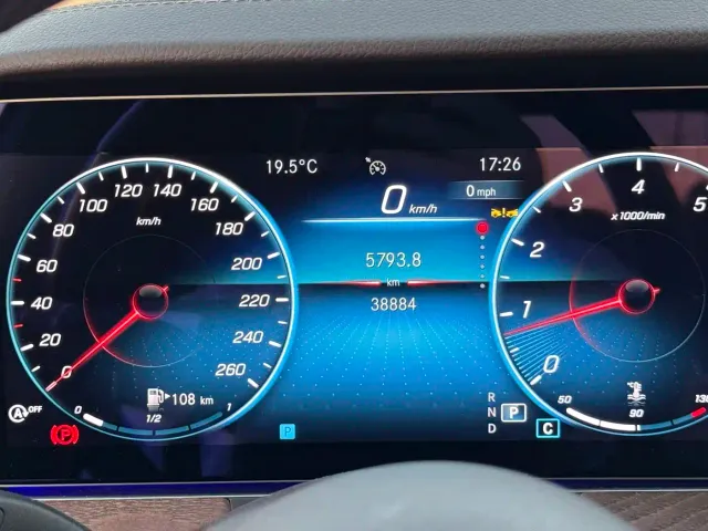 Mercedes-Benz E-Class — Фото автомобиля 15