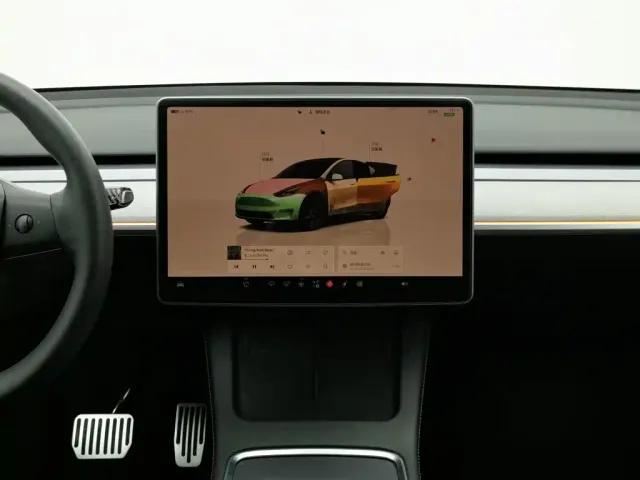 Tesla Model Y — Фото автомобиля 12