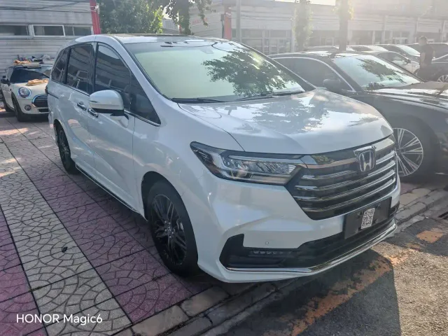 Honda Odyssey — Фото автомобиля 3