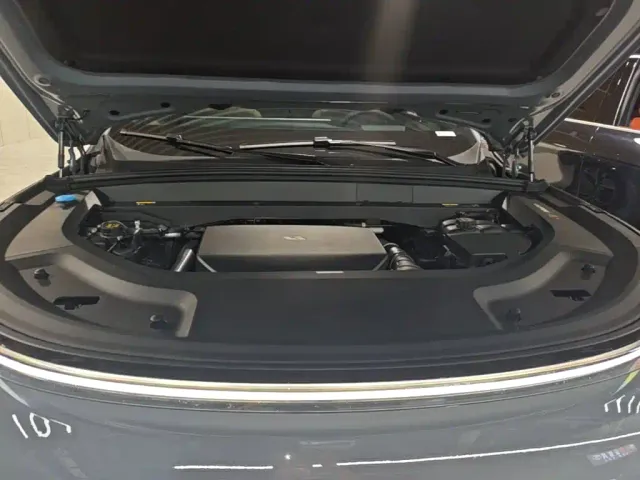 Li Auto L8 — Фото автомобиля 19
