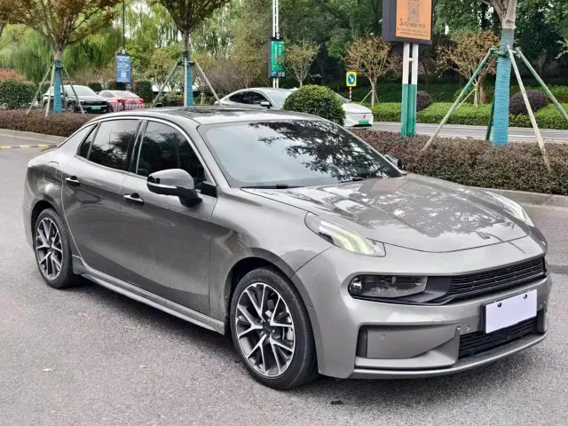 Lynk & Co 03 — Фото автомобиля 3