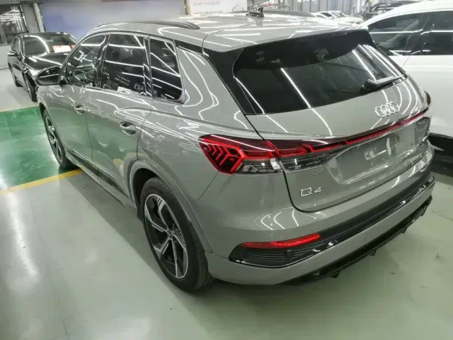 Audi Q4 e-tron — Фото автомобиля 4