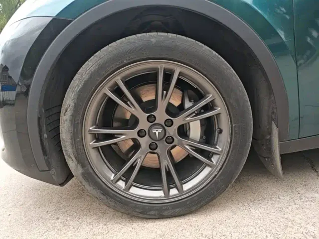 Tesla Model Y — Фото автомобиля 22