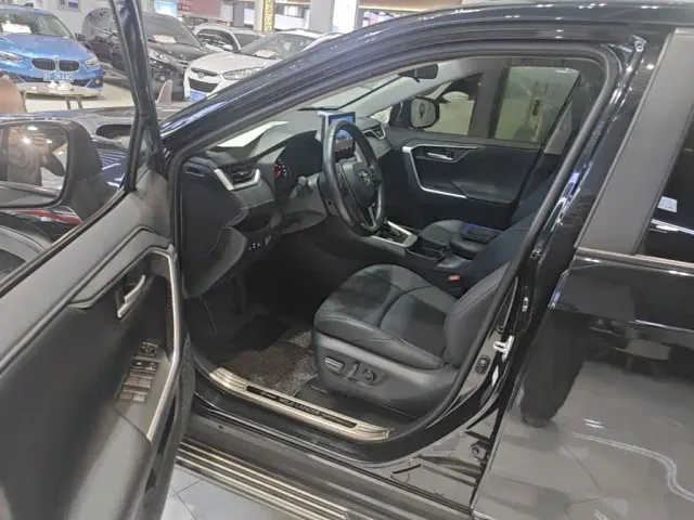 Toyota Wildlander — Фото автомобиля 14